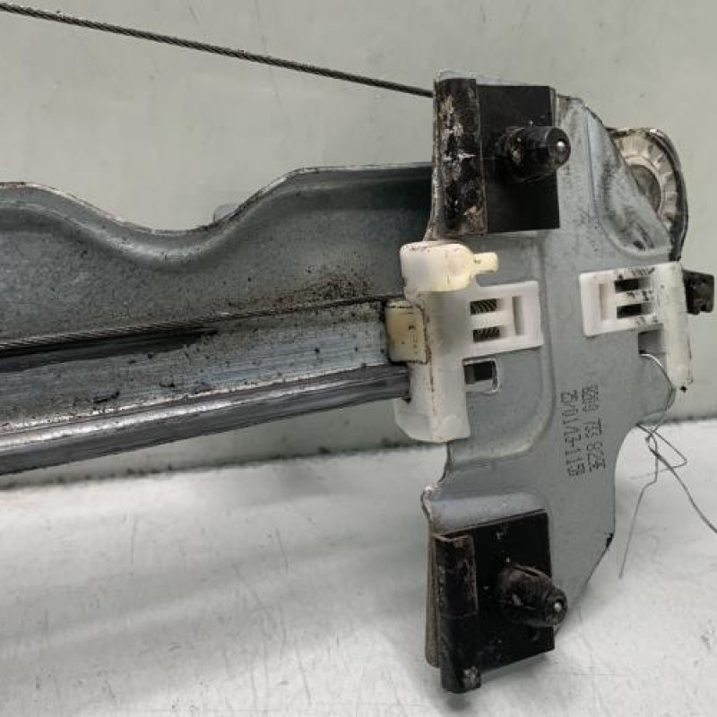 Leve vitre electrique avant gauche DACIA DUSTER 1 Photo n°3