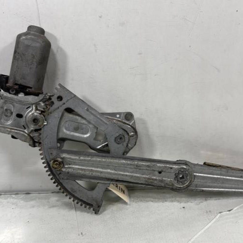 Leve vitre electrique avant gauche PEUGEOT 205 Photo n°3