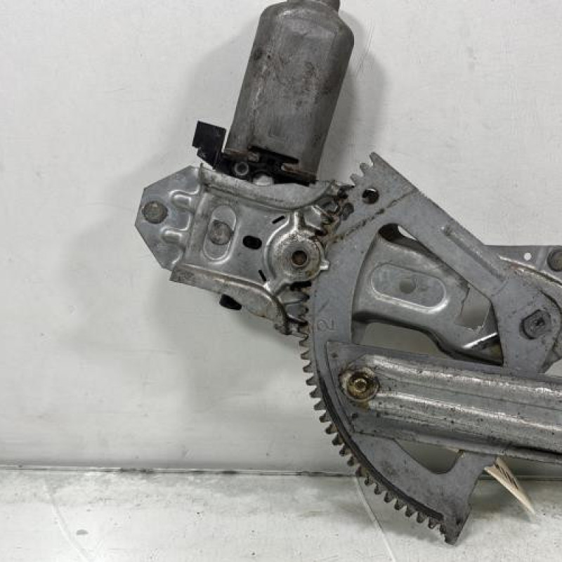 Leve vitre electrique avant gauche PEUGEOT 205 Photo n°4