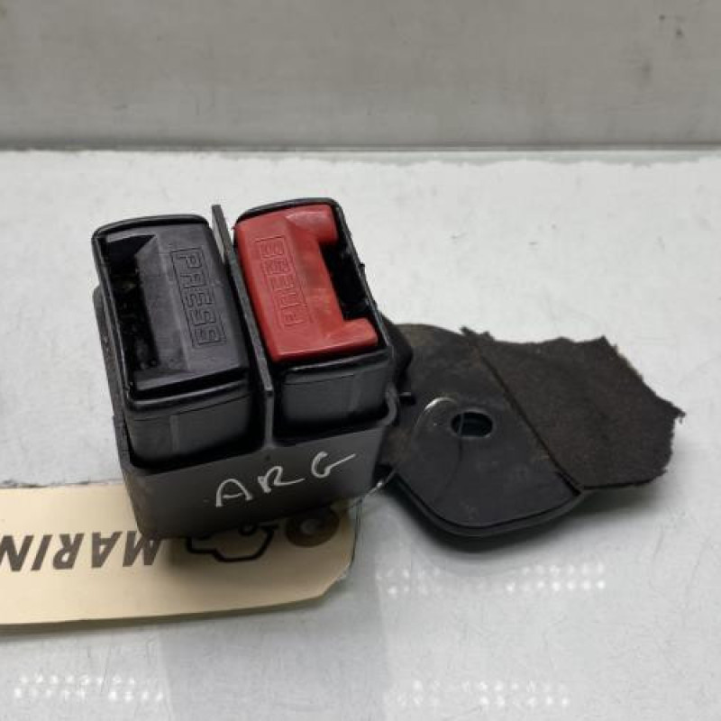 Attache ceinture arriere gauche RENAULT CLIO 2 Photo n°1