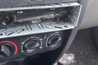 Attache ceinture arriere gauche RENAULT CLIO 2