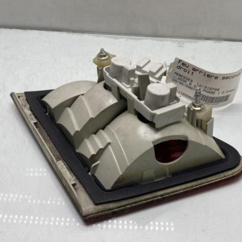 Feu arriere secondaire droit (feux) MERCEDES CLASSE B 245 Photo n°4