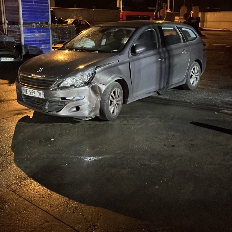 PEUGEOT 308 2 SW PHASE 1 BREAK 1.6 BLUE HDI - 8V TURBO Photo n°2