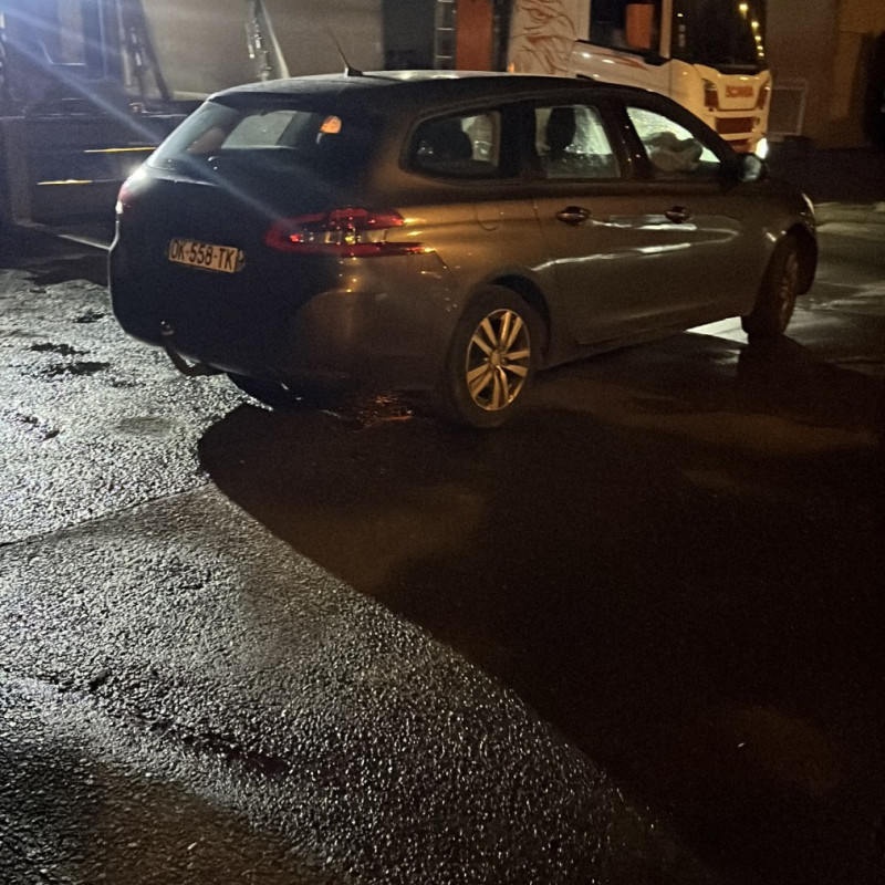 PEUGEOT 308 2 SW PHASE 1 BREAK 1.6 BLUE HDI - 8V TURBO Photo n°4