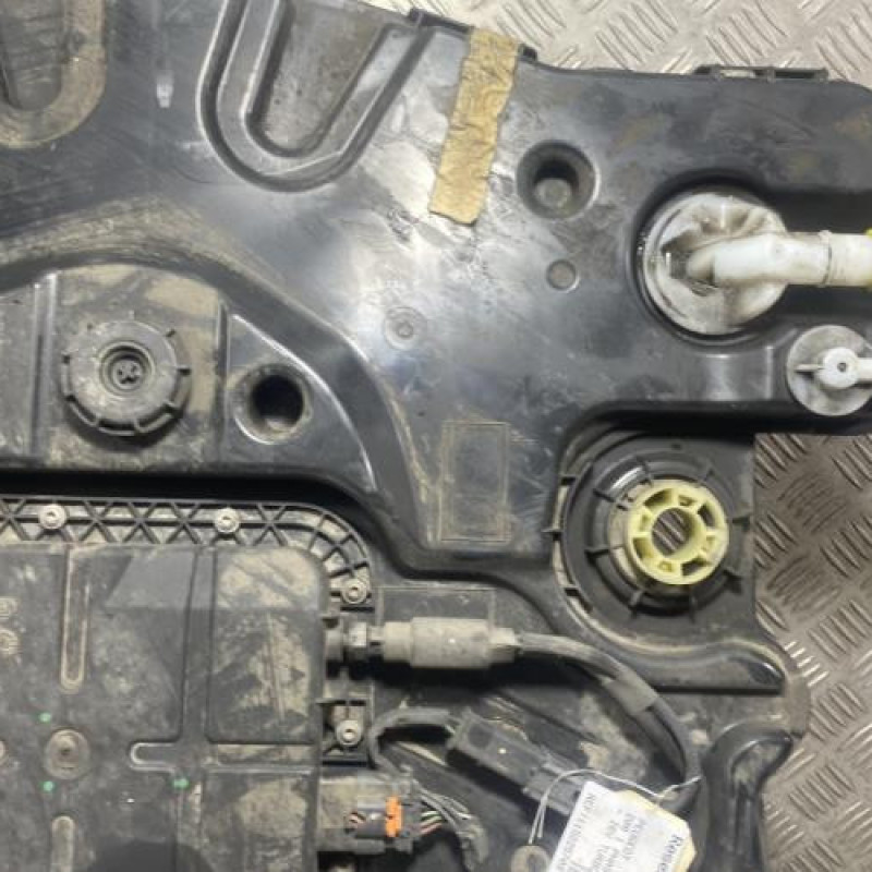 Reservoir AdBlue PEUGEOT 208 1 Photo n°4