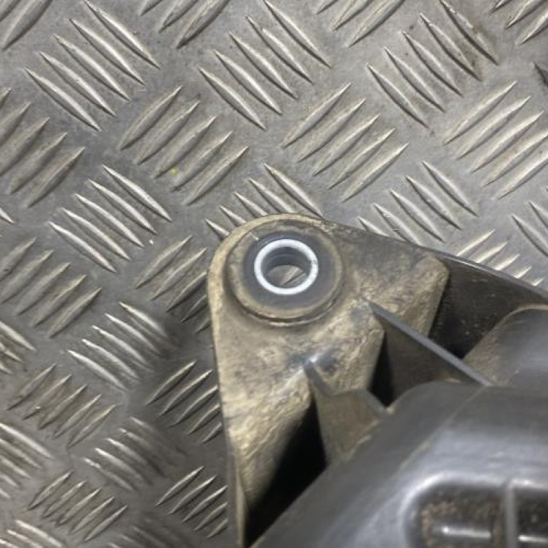 Reservoir AdBlue RENAULT CLIO 5 Photo n°6