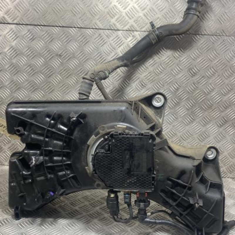 Reservoir AdBlue RENAULT CLIO 5 Photo n°8