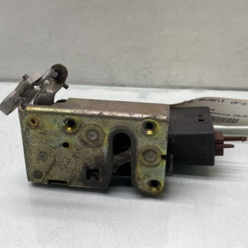 Serrure avant droit PEUGEOT 106 Photo n°1