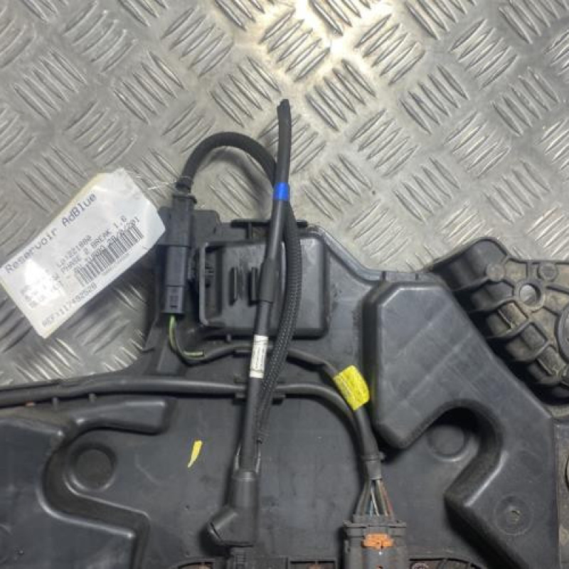 Reservoir AdBlue PEUGEOT 508 1 SW Photo n°6