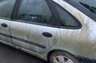 Serrure avant droit RENAULT LAGUNA 1