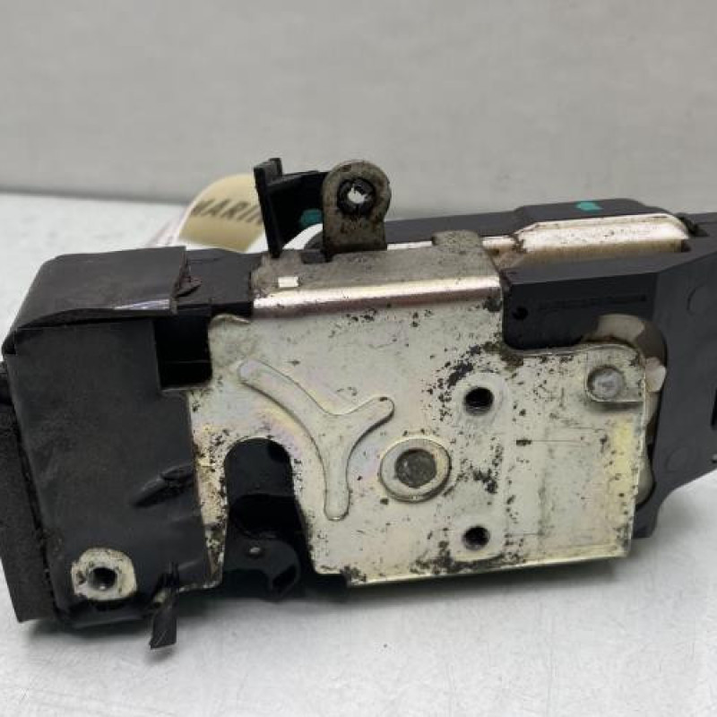 Serrure avant droit FORD FIESTA 5 Photo n°1