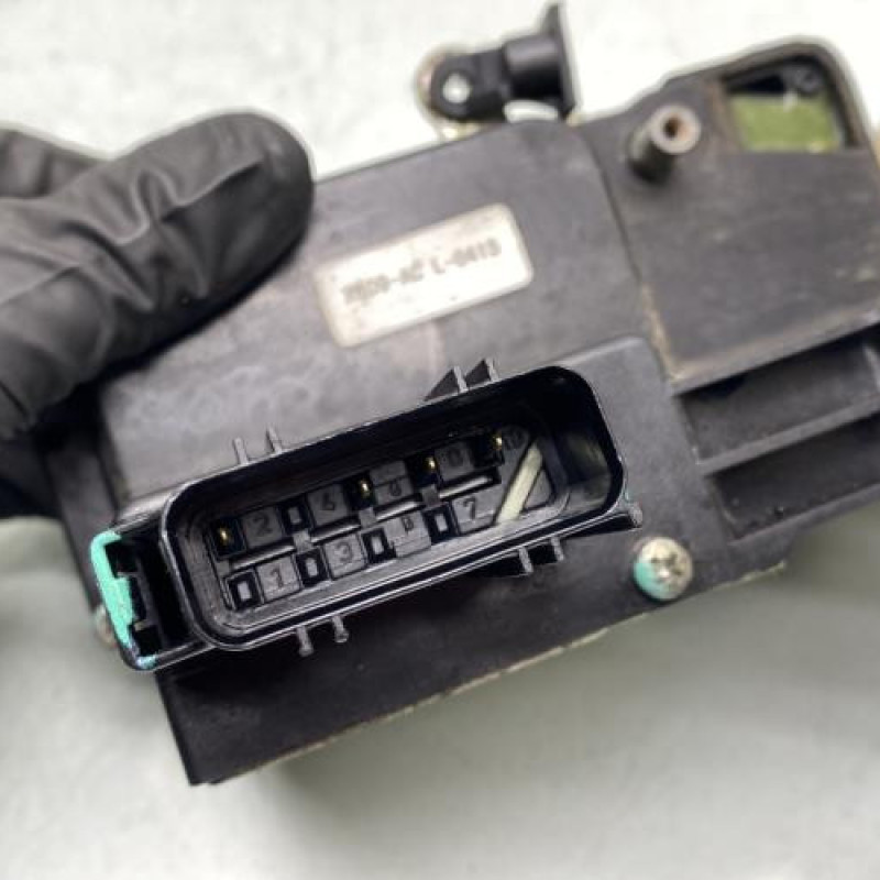 Serrure avant droit FORD FIESTA 5 Photo n°3