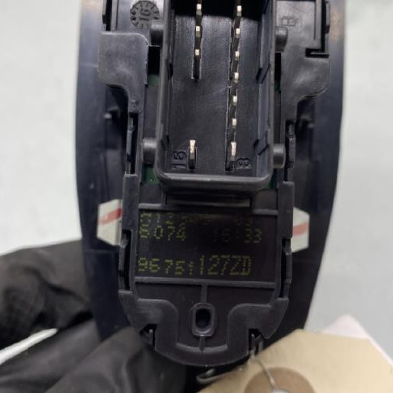 Interrupteur de leve vitre avant gauche PEUGEOT 208 1 Photo n°4