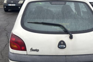 Optique avant principal gauche (feux)(phare) FORD FIESTA 4