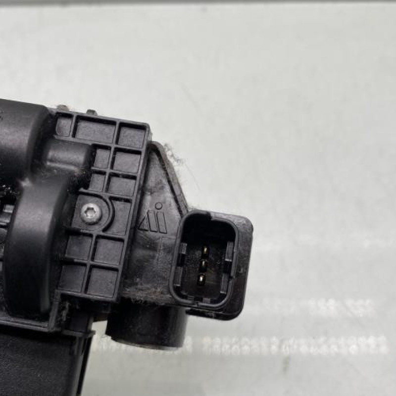 Serrure de coffre PEUGEOT 2008 1 Photo n°3