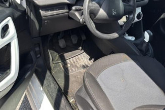 Serrure de coffre PEUGEOT 208 1