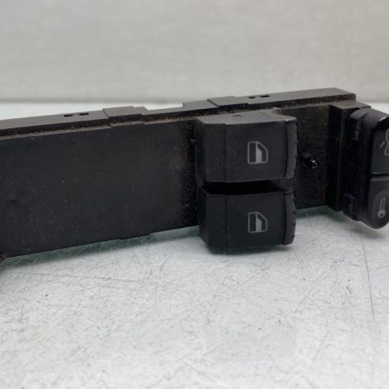 Interrupteur de leve vitre avant gauche SKODA FABIA 1 Photo n°1