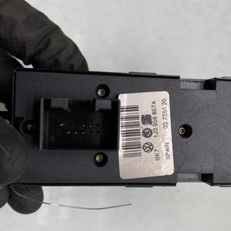 Interrupteur de leve vitre avant gauche SKODA FABIA 1 Photo n°3