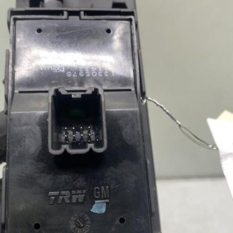 Interrupteur de leve vitre avant gauche OPEL ASTRA J Photo n°3