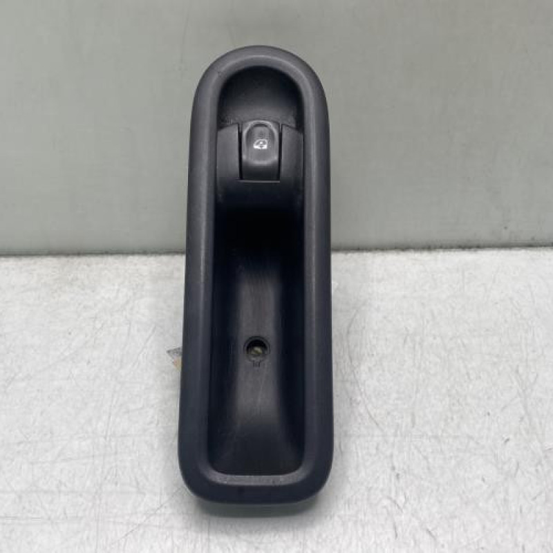 Interrupteur de leve vitre avant droit RENAULT CLIO 3 Photo n°1