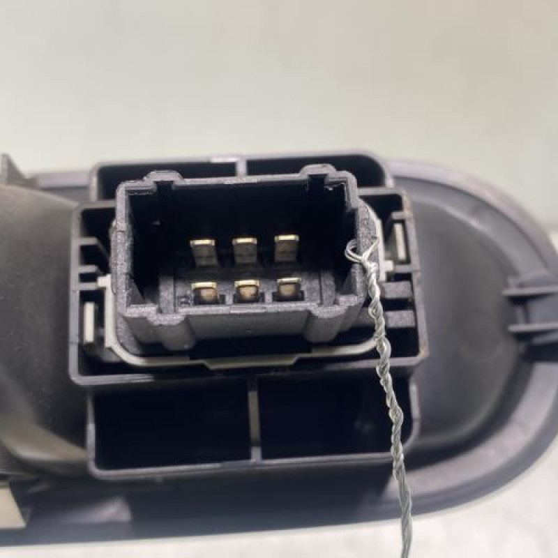 Interrupteur de leve vitre avant droit RENAULT CLIO 3 Photo n°3