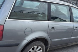 Optique avant principal gauche (feux)(phare) VOLKSWAGEN PASSAT 4