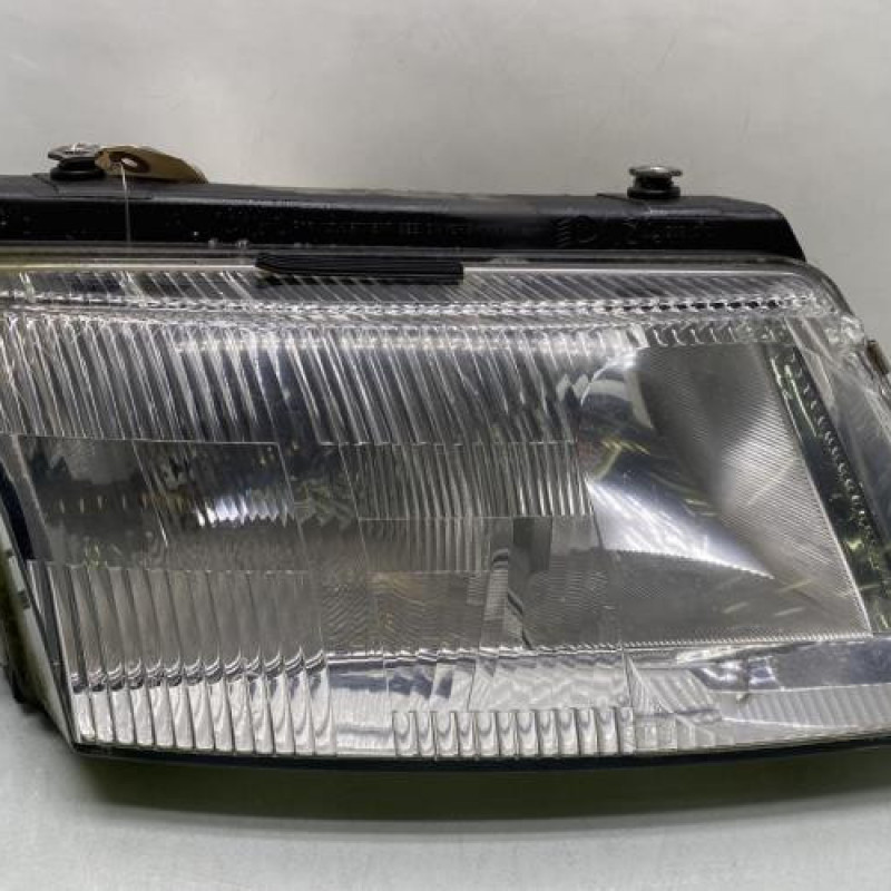 Optique avant principal droit (feux)(phare) VOLKSWAGEN PASSAT 4 Photo n°1