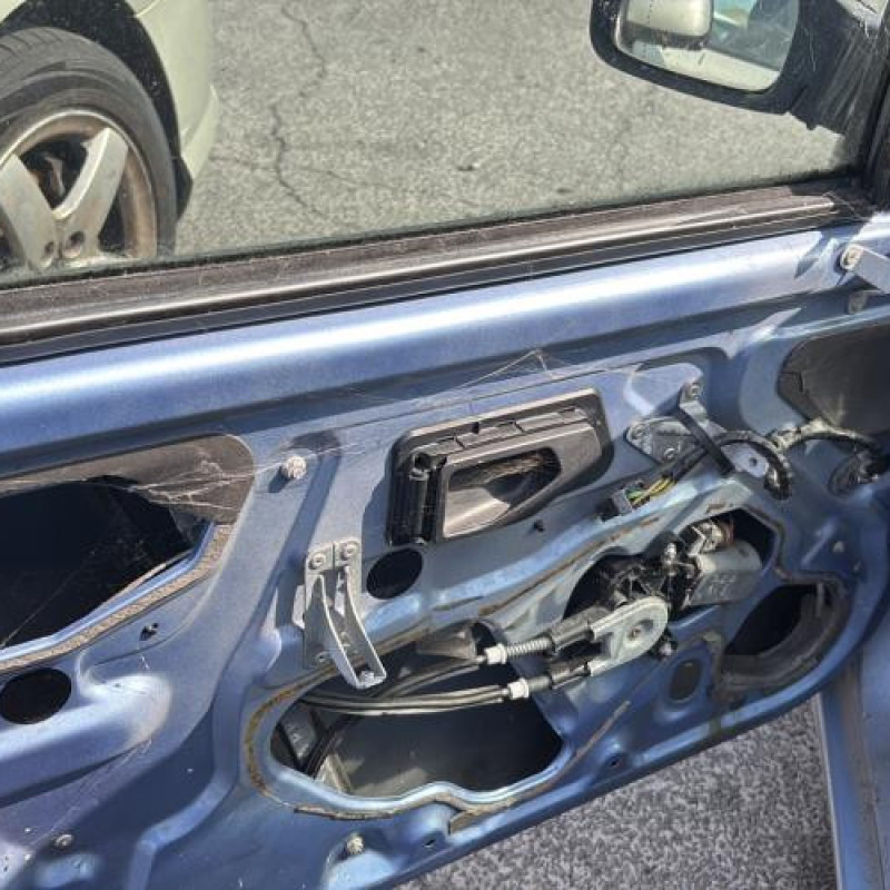 Leve vitre mecanique arriere gauche PEUGEOT 306 Photo n°10