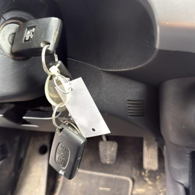 Vitre arriere droit PEUGEOT 4007 Photo n°18