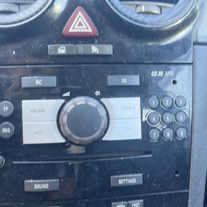 Porte avant droit OPEL CORSA D Photo n°8