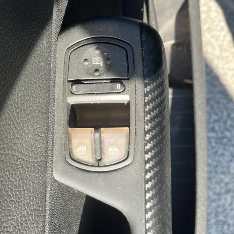 Porte avant droit OPEL CORSA D Photo n°9