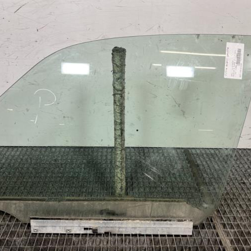 Vitre avant gauche OPEL MERIVA A Photo n°1