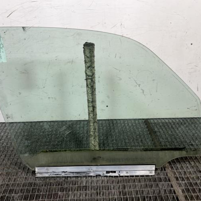 Vitre avant gauche OPEL MERIVA A Photo n°4