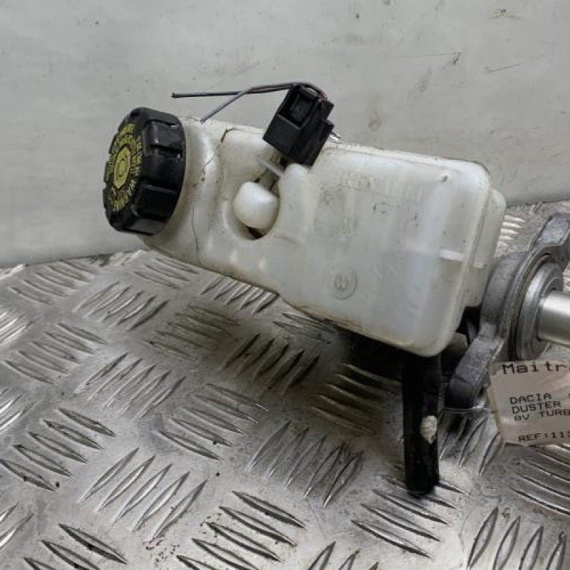 Maitre cylindre (freinage) DACIA DUSTER 1 Photo n°1