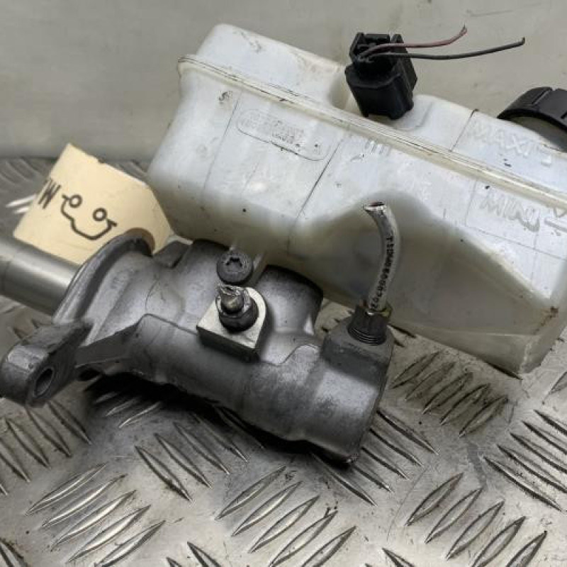 Maitre cylindre (freinage) DACIA DUSTER 1 Photo n°2