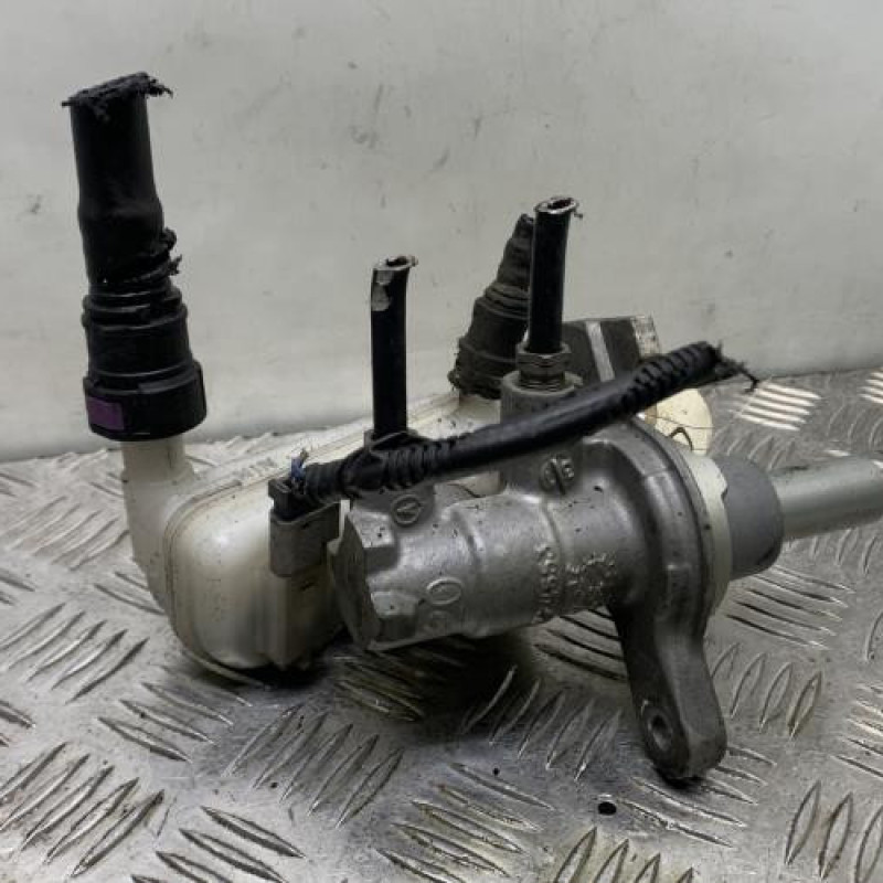 Maitre cylindre (freinage) FORD FIESTA 6 Photo n°1