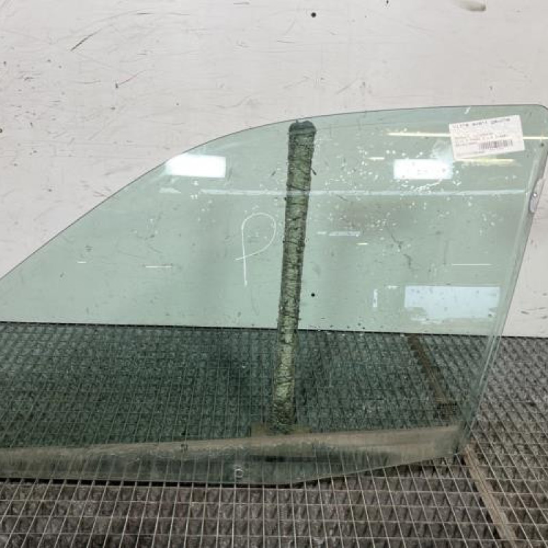 Vitre avant gauche RENAULT CLIO 2 Photo n°1