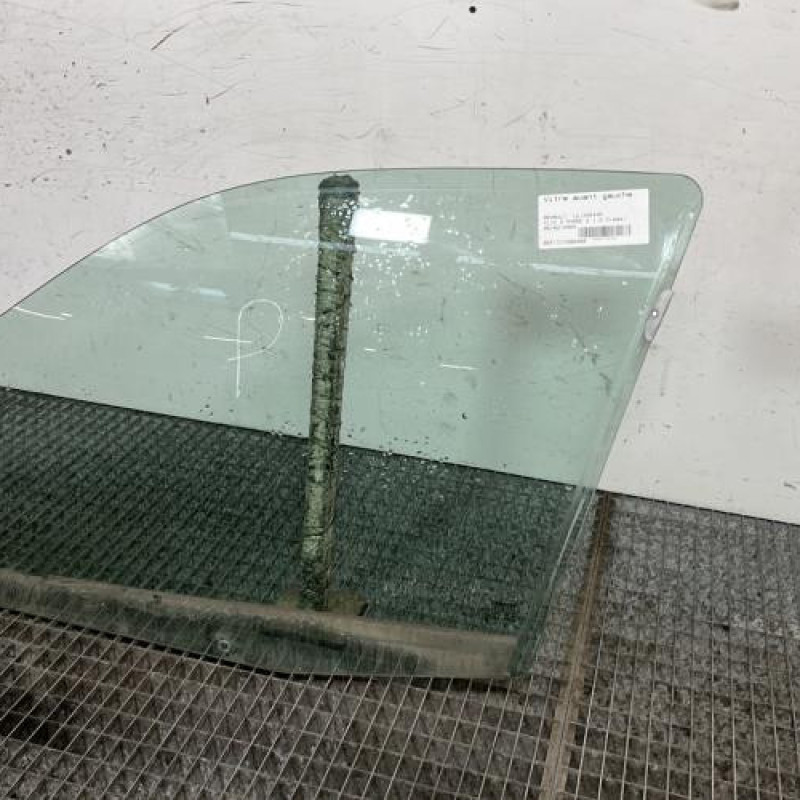 Vitre avant gauche RENAULT CLIO 2 Photo n°3