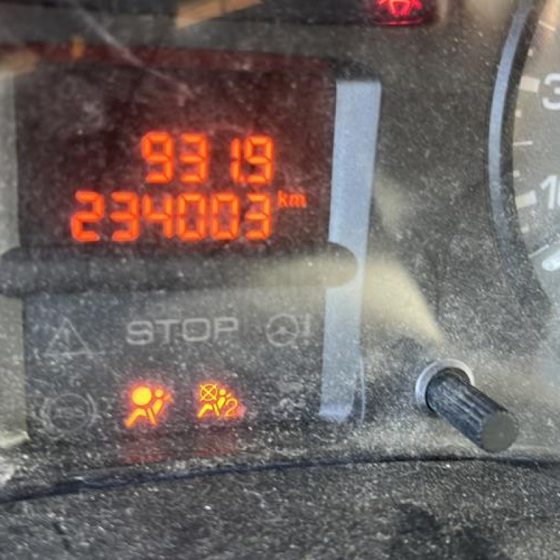 Feu arriere stop central PEUGEOT PARTNER 2 Photo n°9