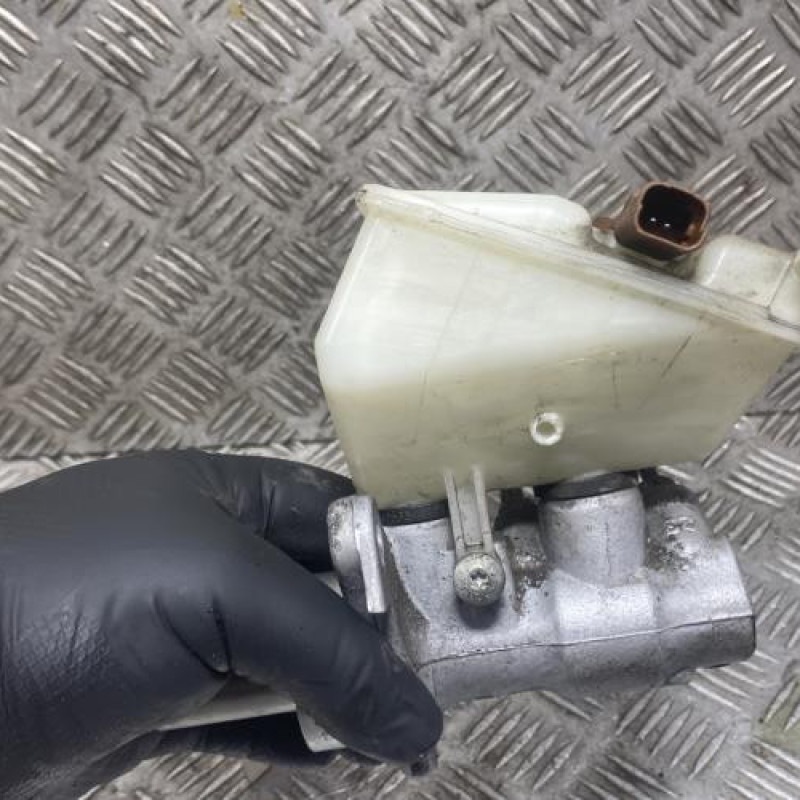 Maitre cylindre (freinage) PEUGEOT PARTNER 2 Photo n°4