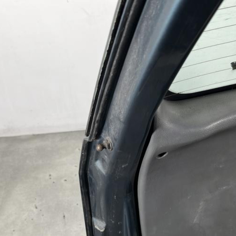 Malle/Hayon arriere FORD FUSION Photo n°9