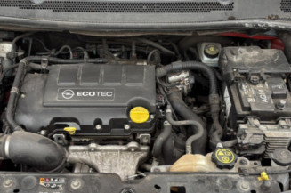 OPEL CORSA E 1.4i - 16V TURBO