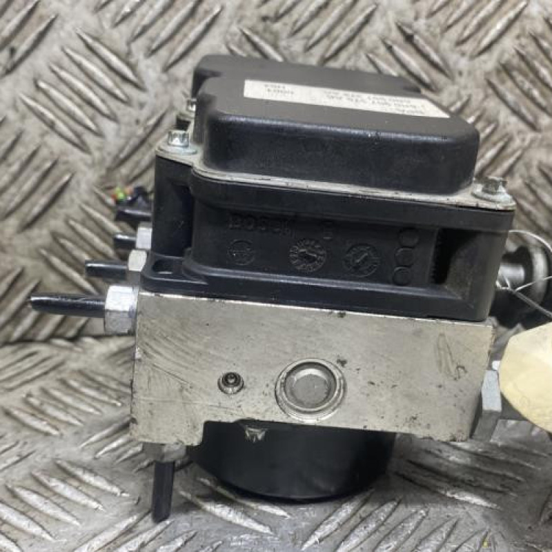 Bloc ABS (freins anti-blocage) VOLKSWAGEN POLO 5 Photo n°1