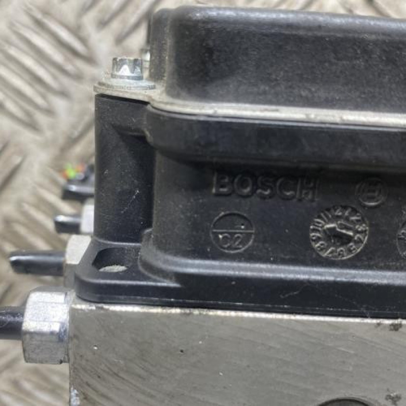 Bloc ABS (freins anti-blocage) VOLKSWAGEN POLO 5 Photo n°2