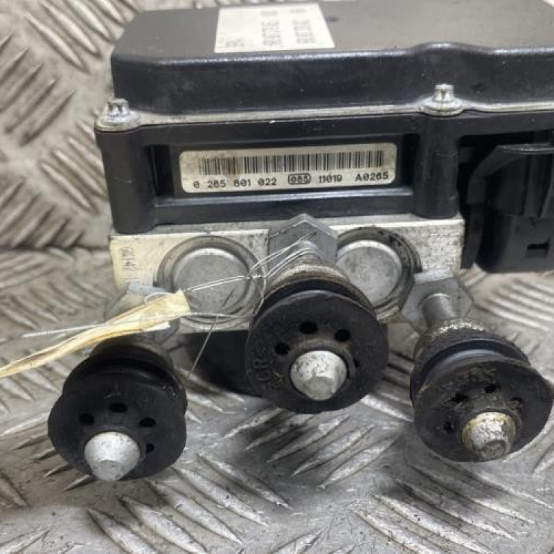 Bloc ABS (freins anti-blocage) VOLKSWAGEN POLO 5 Photo n°3