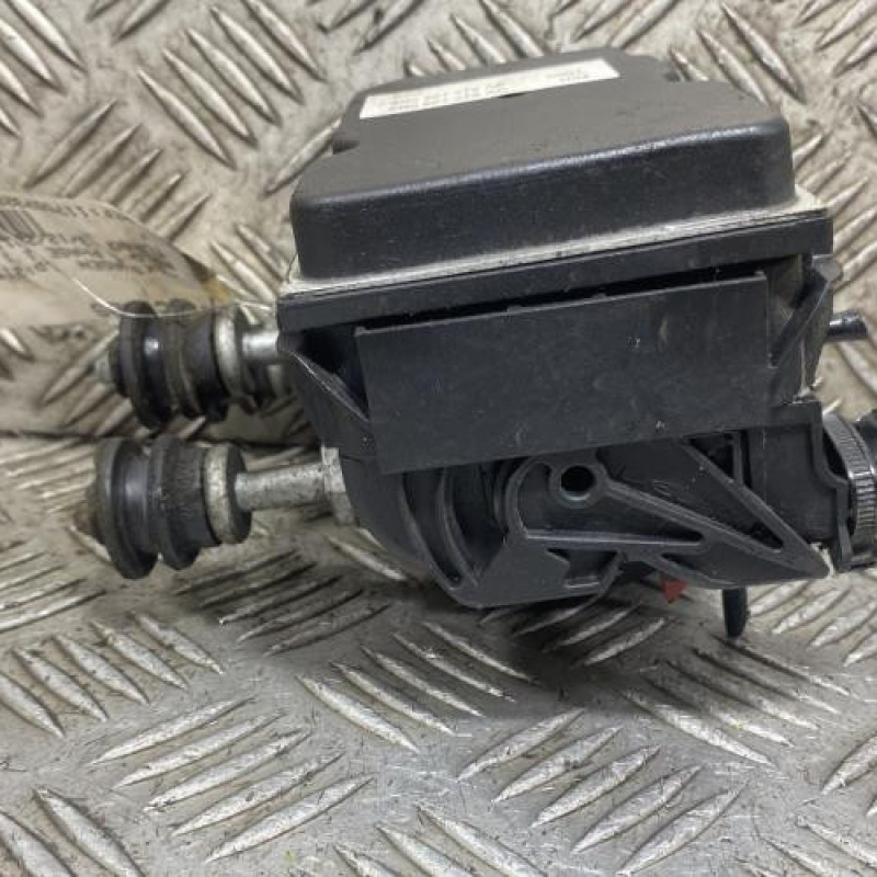 Bloc ABS (freins anti-blocage) VOLKSWAGEN POLO 5 Photo n°5