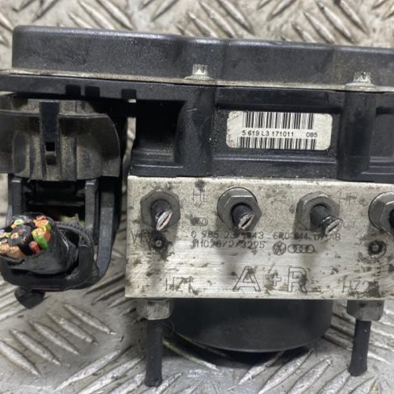 Bloc ABS (freins anti-blocage) VOLKSWAGEN POLO 5 Photo n°6