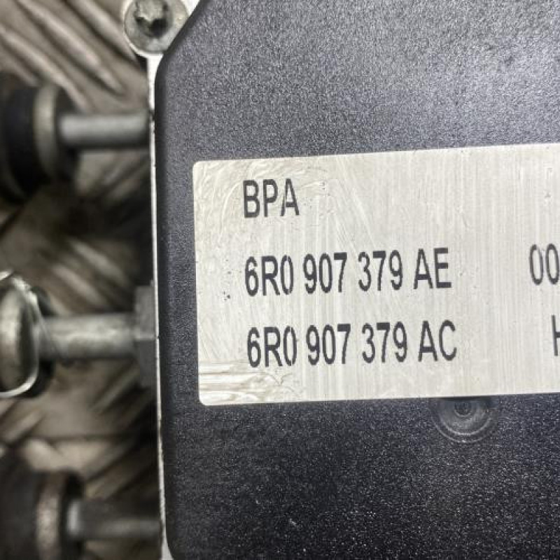 Bloc ABS (freins anti-blocage) VOLKSWAGEN POLO 5 Photo n°9