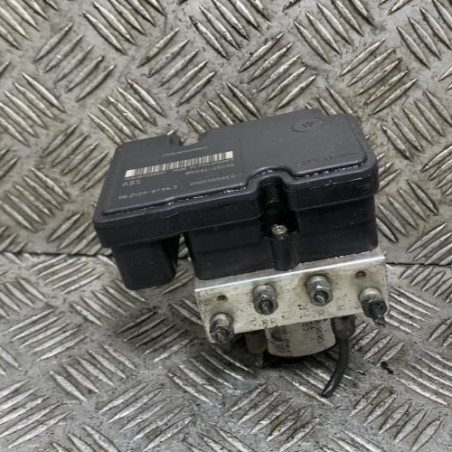 Bloc ABS (freins anti-blocage) TOYOTA YARIS 2 Photo n°1