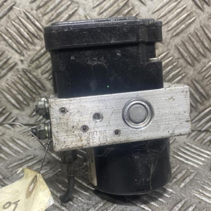 Bloc ABS (freins anti-blocage) TOYOTA YARIS 2 Photo n°3